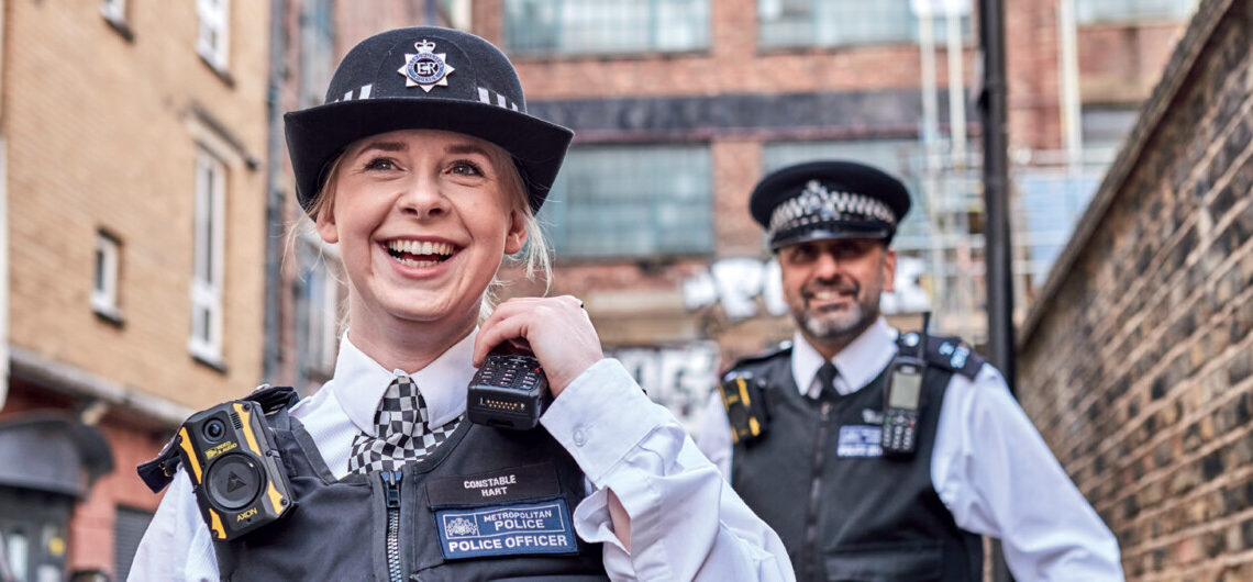 Met Police officer – Starting salary of over £33.5k